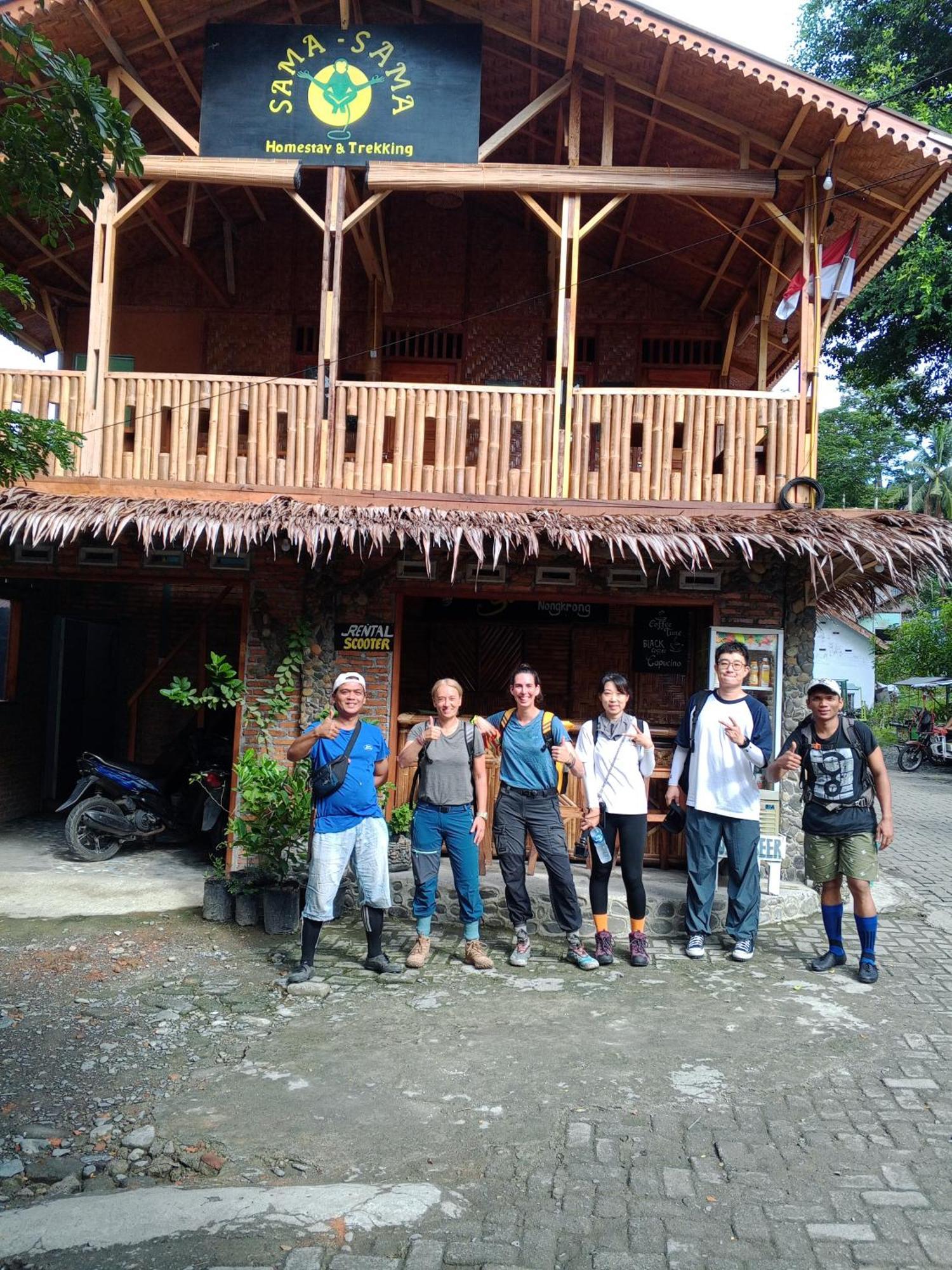 Sama Sama Homestay & Trekking Only Stay Here Book Trekking And Transport With Us Bukit Lawang Exterior foto