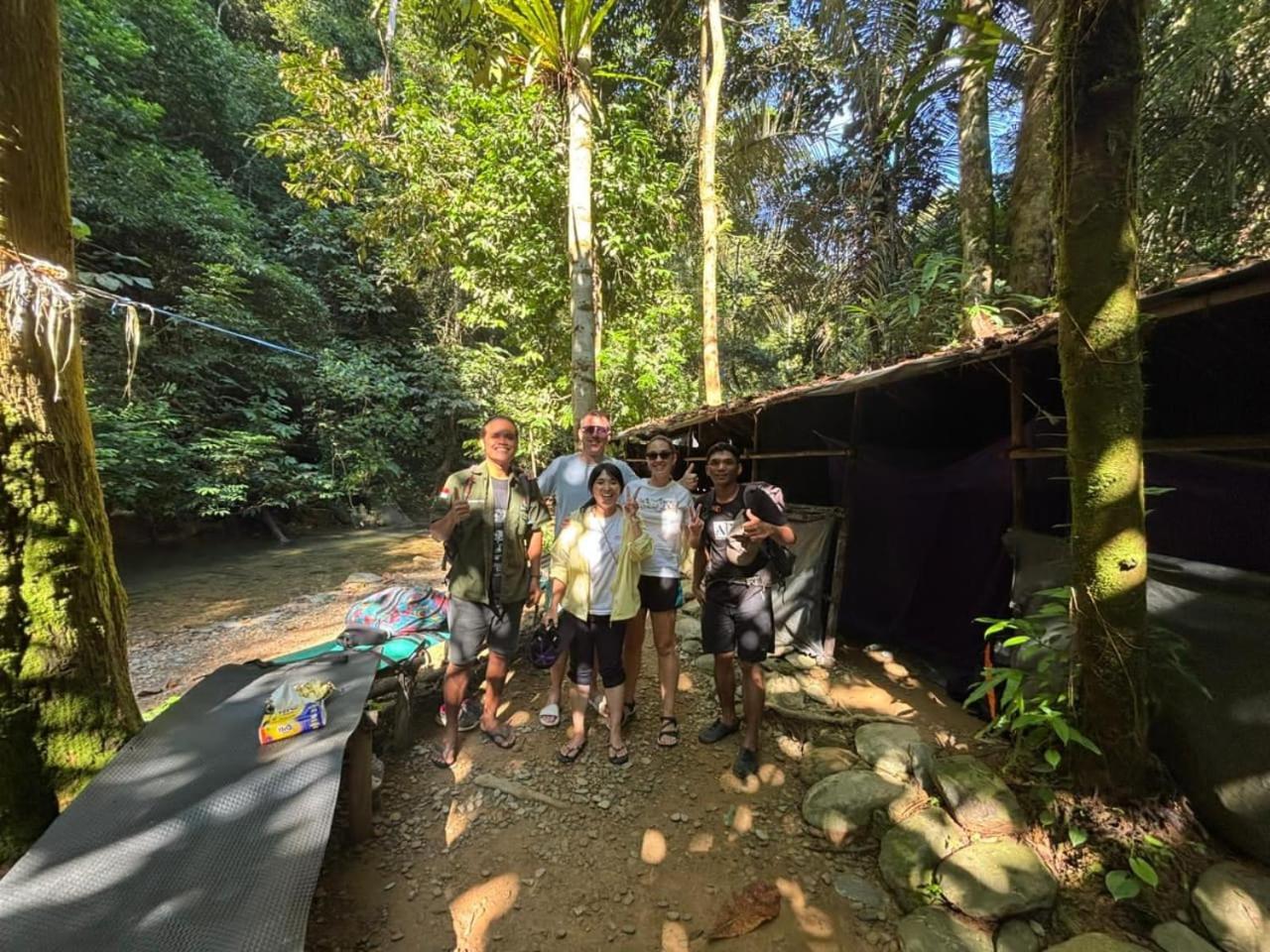 Sama Sama Homestay & Trekking Only Stay Here Book Trekking And Transport With Us Bukit Lawang Exterior foto