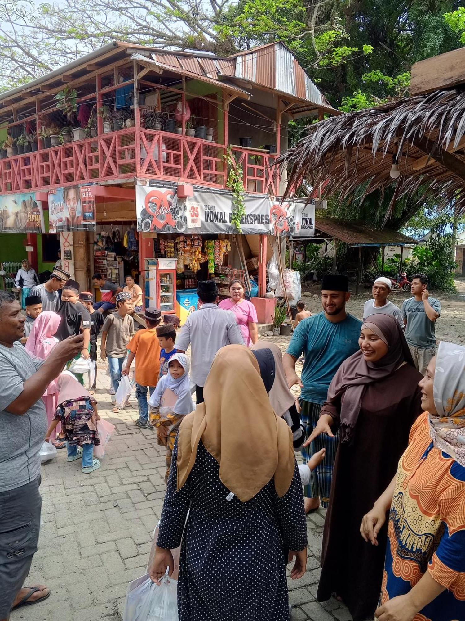 Sama Sama Homestay & Trekking Only Stay Here Book Trekking And Transport With Us Bukit Lawang Exterior foto